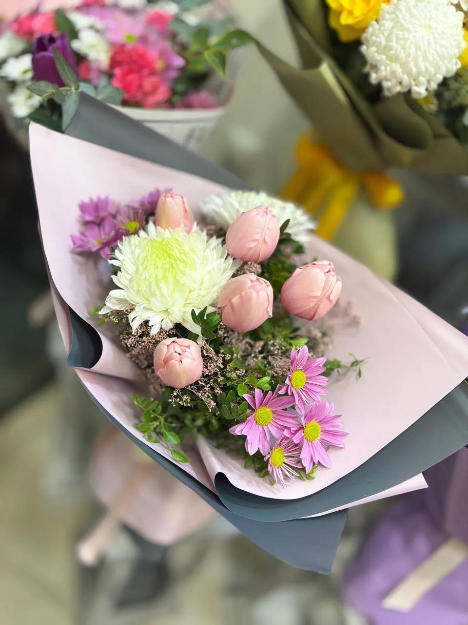 Bunch of chrysanthemums and tulips | ծաղիկներ, ծաղկեպսակներ, բույսեր Երևան