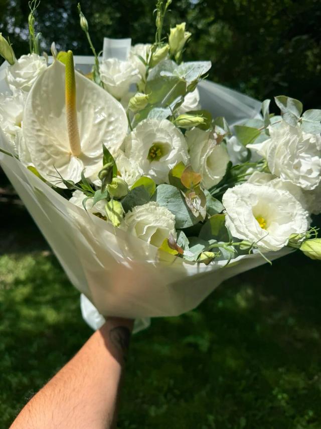 Lisianthus and anthurium | ծաղիկներ, ծաղկեպսակներ, բույսեր - առաքում Երևան