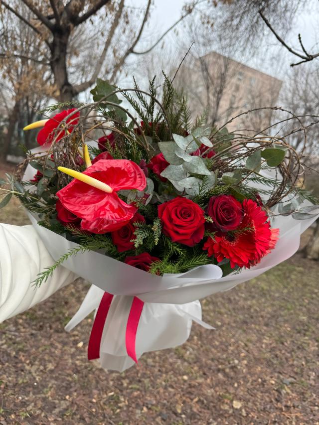 A luxurious floral mix | ծաղիկներ, ծաղկեպսակներ, բույսեր - առաքում Երևան