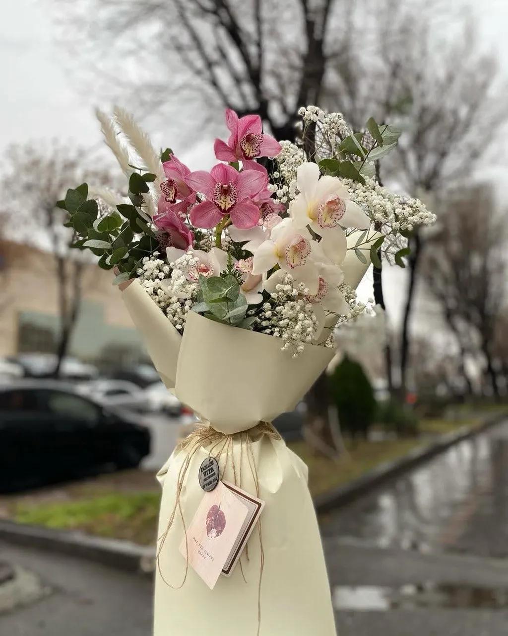 An elegant bouquet of orchids | ծաղիկներ, ծաղկեպսակներ, բույսեր - առաքում Երևան