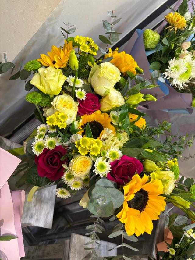 Sunny bunch | ծաղիկներ, ծաղկեպսակներ, բույսեր - առաքում Երևան Sunny bunch | ծաղիկներ, ծաղկեպսակներ, բույսեր - առաքում Երևան