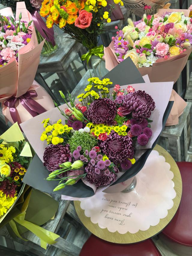 Bunch "Chrysanthemum mix" | ծաղիկներ, ծաղկեպսակներ, բույսեր - առաքում Երևան Bunch "Chrysanthemum mix" | ծաղիկներ, ծաղկեպսակներ, բույսեր - առաքում Երևան