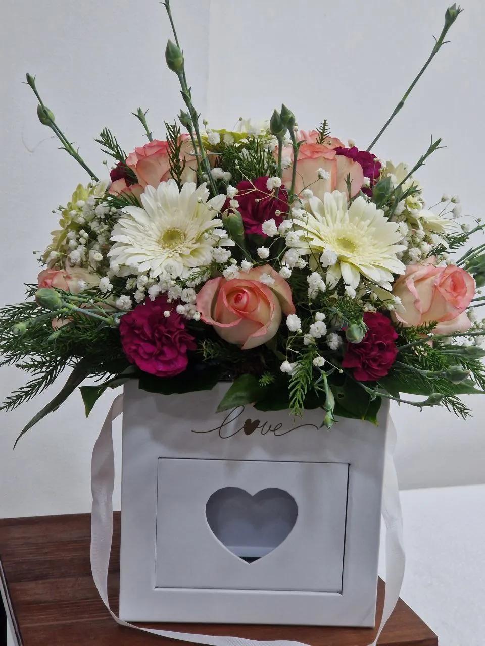 Creative flowers in a box | ծաղիկներ, ծաղկեպսակներ, բույսեր Երևան Creative flowers in a box | ծաղիկներ, ծաղկեպսակներ, բույսեր Երևան