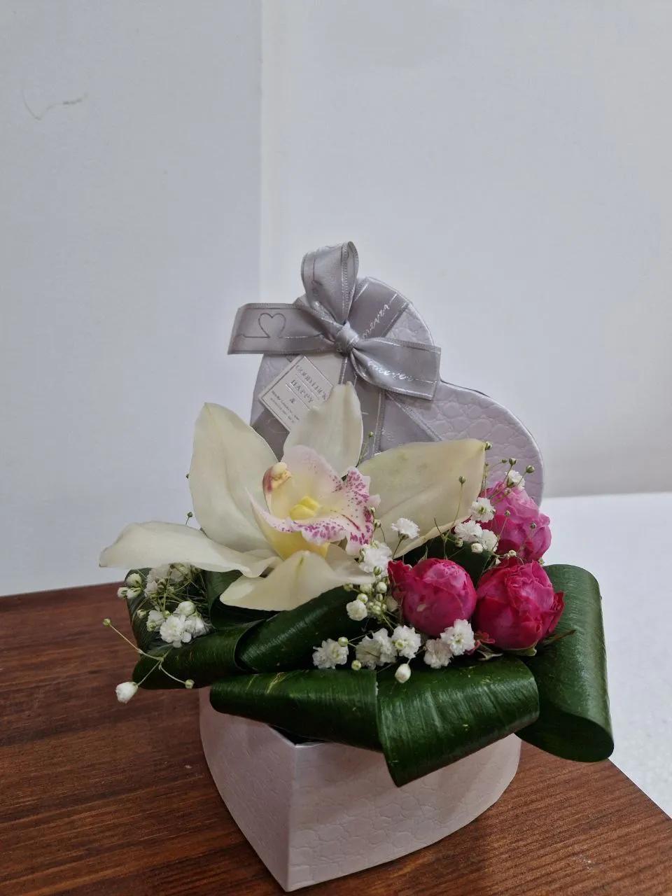 A small heart-shaped box | ծաղիկներ, ծաղկեպսակներ, բույսեր Երևան A small heart-shaped box | ծաղիկներ, ծաղկեպսակներ, բույսեր Երևան