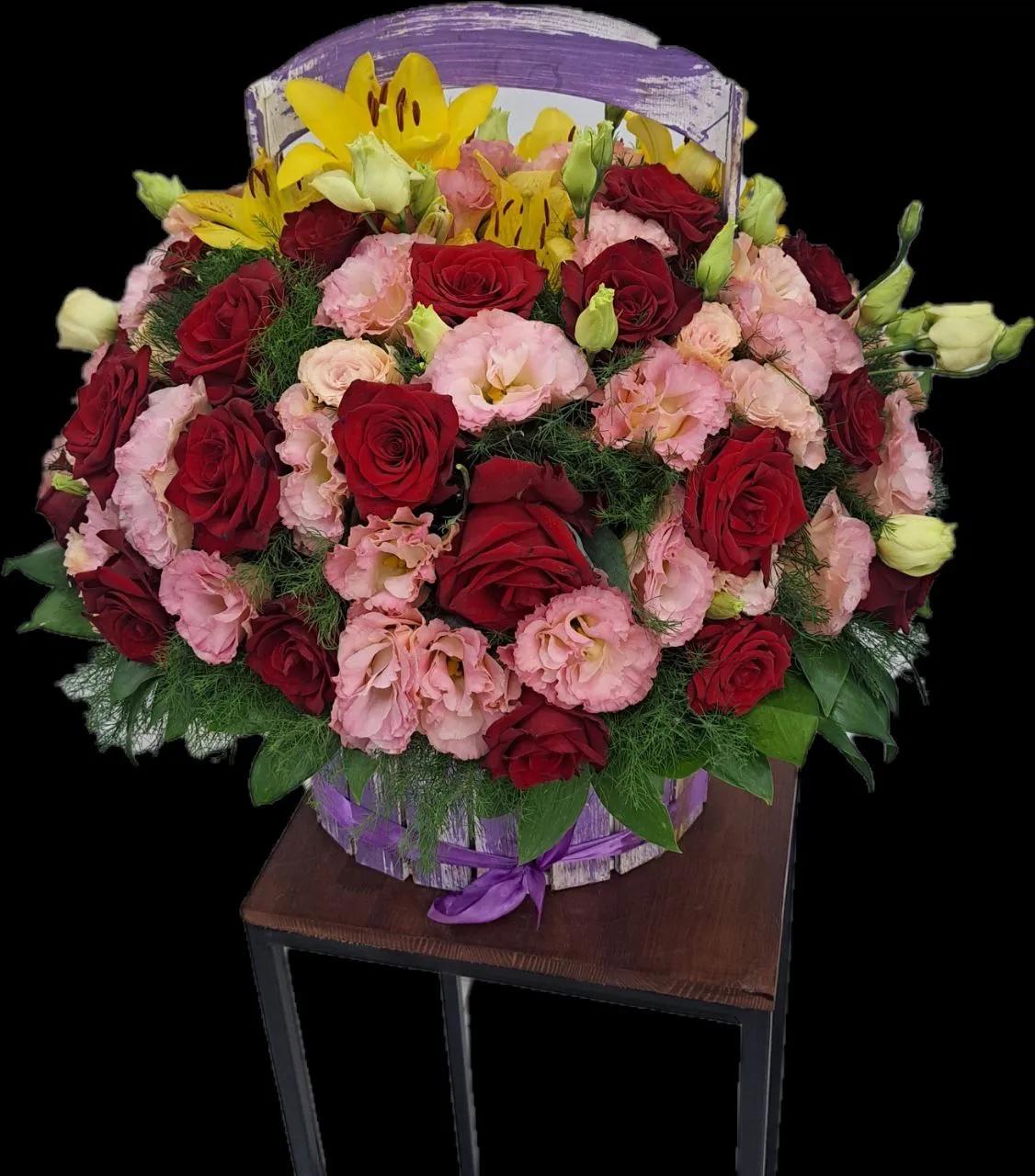 Roses and lisianthus in a basket | ծաղիկներ, ծաղկեպսակներ, բույսեր Երևան Roses and lisianthus in a basket | ծաղիկներ, ծաղկեպսակներ, բույսեր Երևան