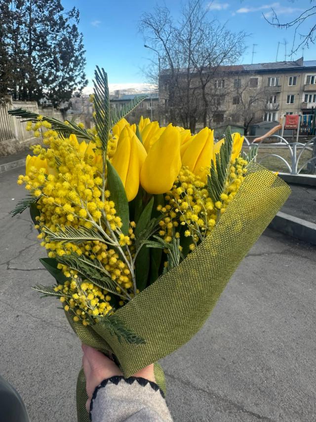 Желтая связка | ծաղիկներ, ծաղկեպսակներ, բույսեր - առաքում Երևան Желтая связка | ծաղիկներ, ծաղկեպսակներ, բույսեր - առաքում Երևան