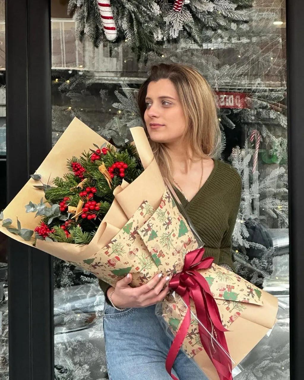 Букет "Новогодний" | ծաղիկներ, ծաղկեպսակներ, բույսեր Երևան Букет "Новогодний" | ծաղիկներ, ծաղկեպսակներ, բույսեր Երևան