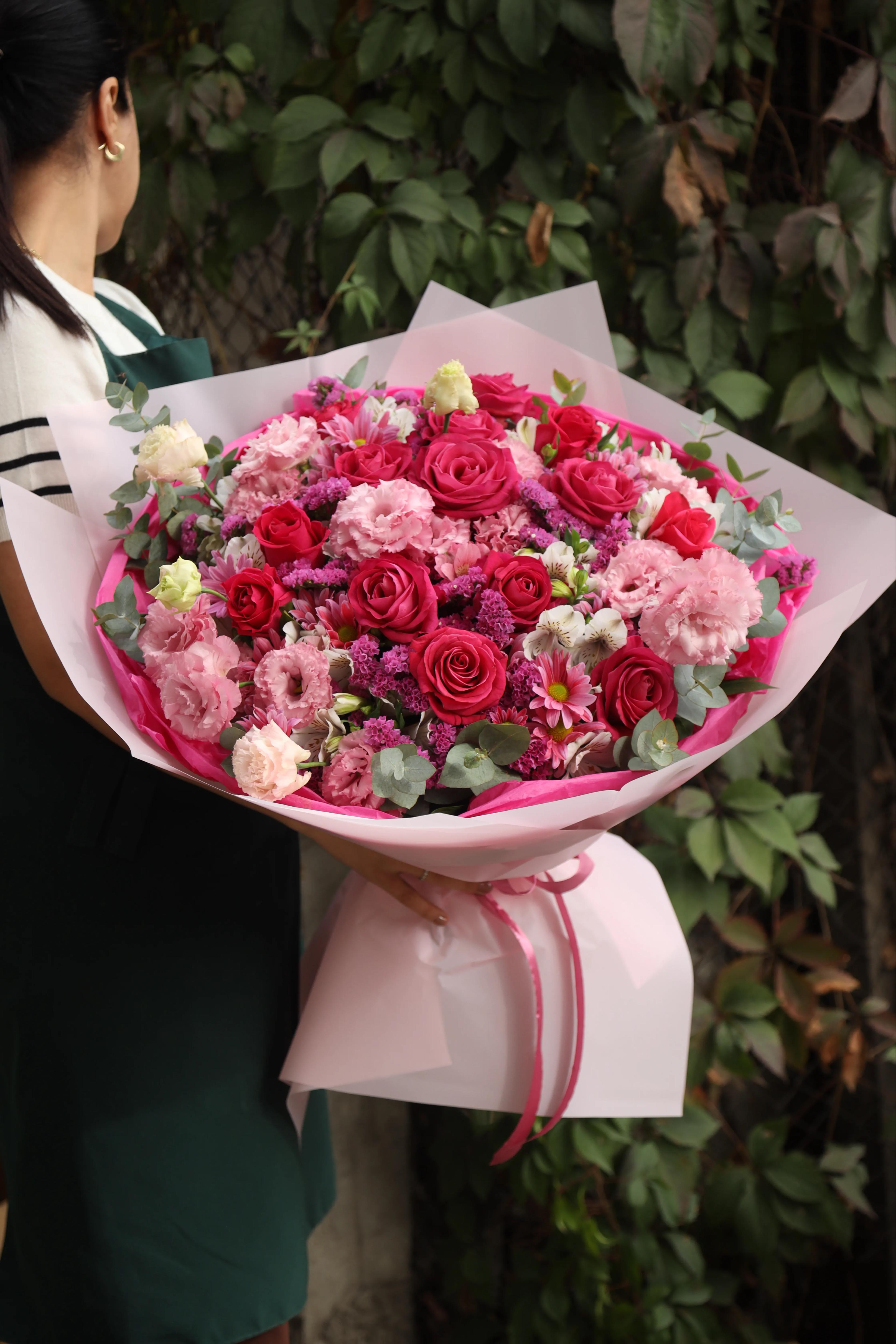 A luxurious bouquet | ծաղիկներ, ծաղկեպսակներ, բույսեր - առաքում Երևան A luxurious bouquet | ծաղիկներ, ծաղկեպսակներ, բույսեր - առաքում Երևան