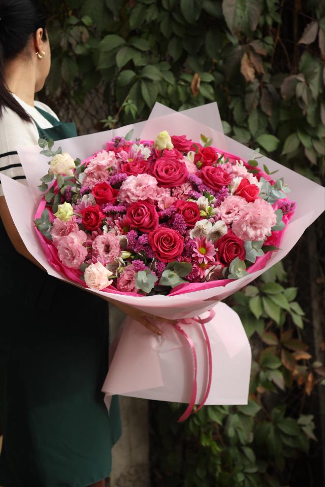 A luxurious bouquet | ծաղիկներ, ծաղկեպսակներ, բույսեր - առաքում Երևան A luxurious bouquet | ծաղիկներ, ծաղկեպսակներ, բույսեր - առաքում Երևան