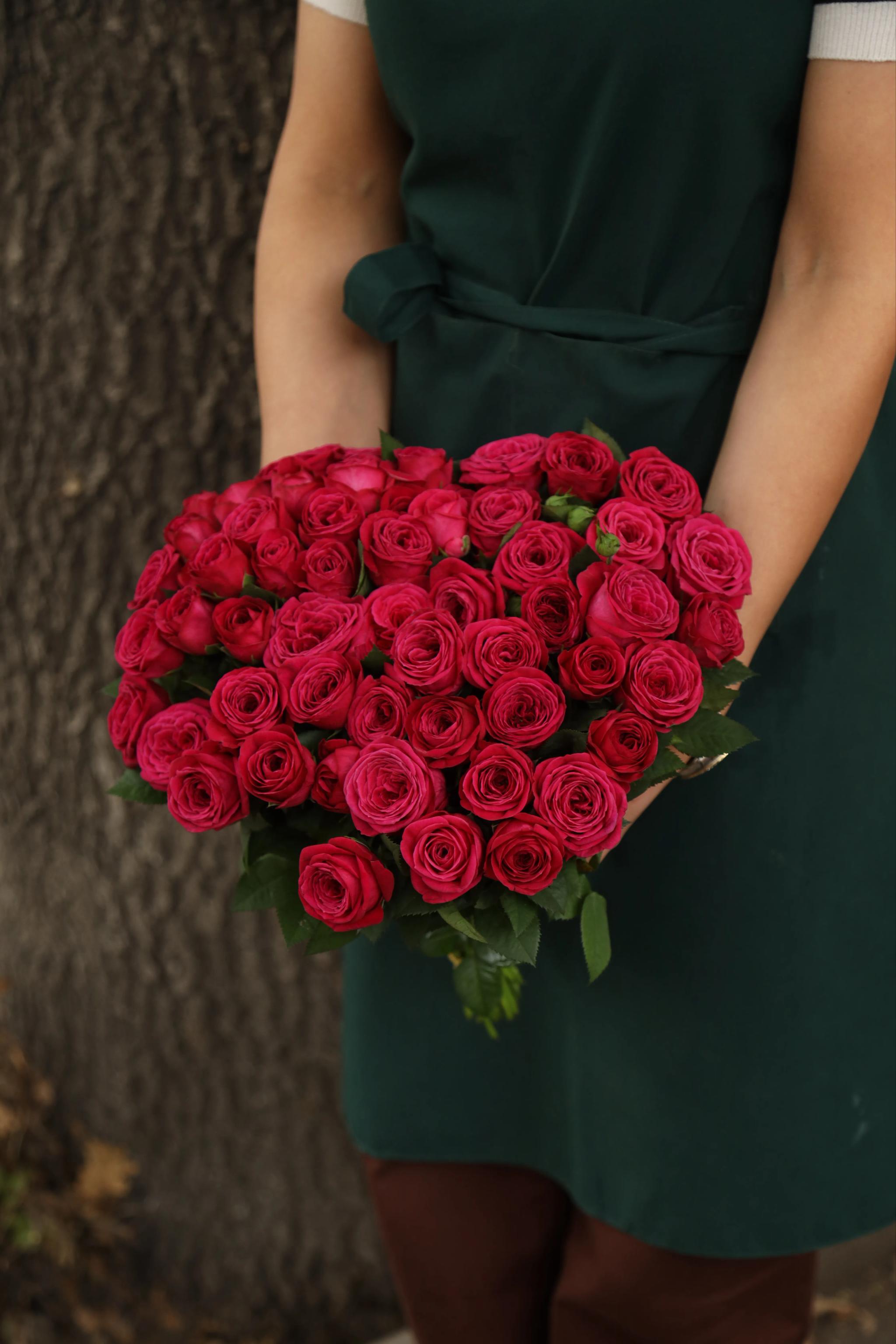 Red roses in a heart-shaped box | ծաղիկներ, ծաղկեպսակներ, բույսեր Երևան Red roses in a heart-shaped box | ծաղիկներ, ծաղկեպսակներ, բույսեր Երևան